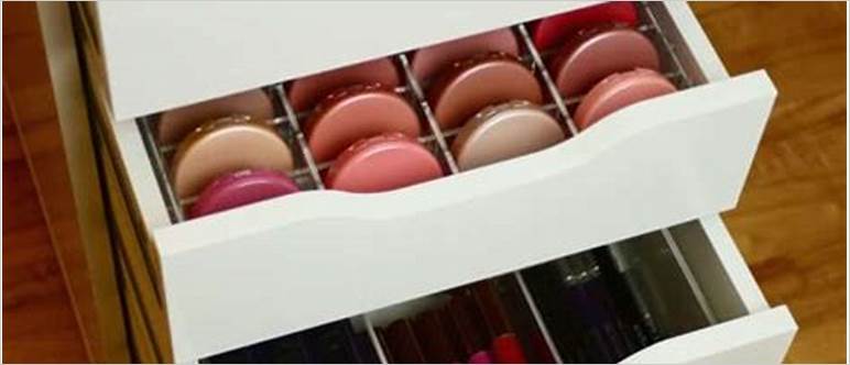 Best makeup organizer with drawers